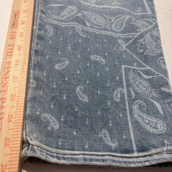 Chico’s Paisley Applique Cropped Jeans - Light Blue. Embroidered, Soft, Stretchy - Picture 10 of 16